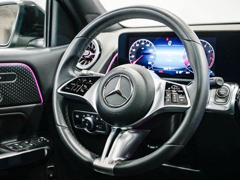 Used 2025 Mercedes-Benz GLB 250 4MATIC image 15