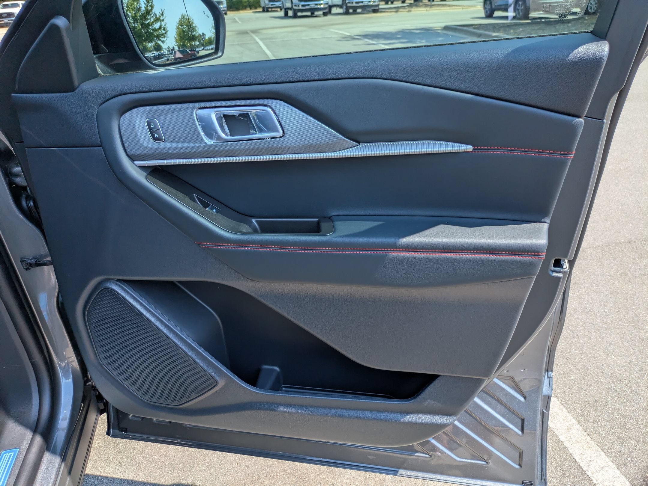 New 2026 Ford Explorer ST-Line w/ ST-Line Street Pack RWD image 38