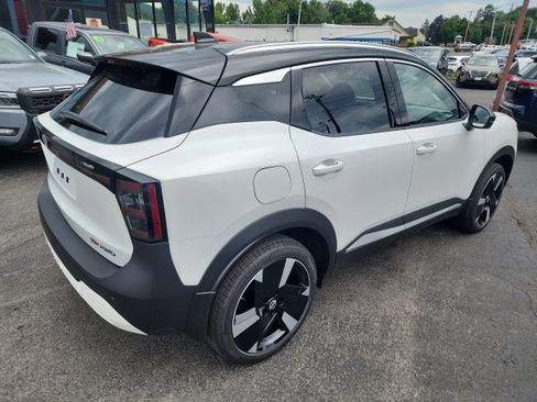 New 2025 Nissan Kicks SR image 8