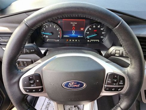 Used 2023 Ford Explorer XLT image 20