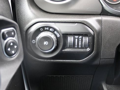 Used 2021 Jeep Wrangler Sport S image 12