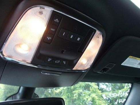 Used 2021 Jeep Grand Cherokee Trailhawk w/ Premium Lighting Group AWD/4WD image 34