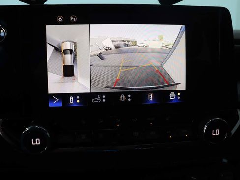 Used 2023 Chevrolet Colorado LT w/ LT Convenience Package III AWD/4WD image 12