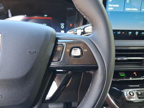 Certified 2025 Lincoln Corsair FWD image 18