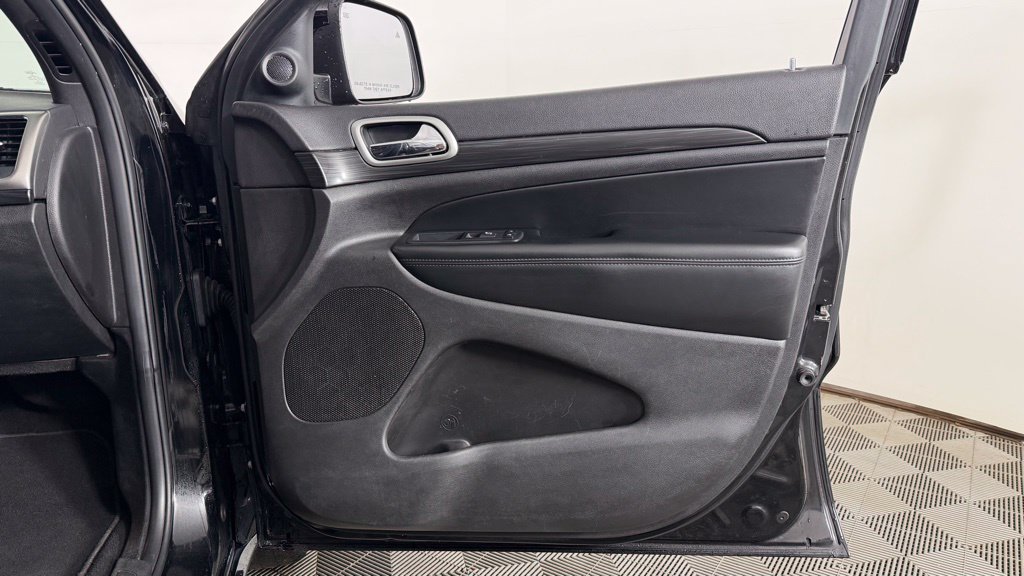 Used 2019 Jeep Grand Cherokee Altitude AWD/4WD image 35