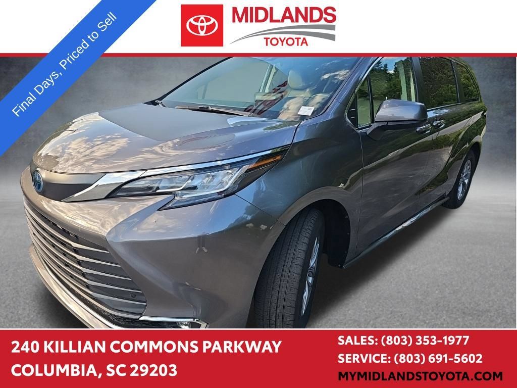 Used 2023 Toyota Sienna XLE FWD image 1