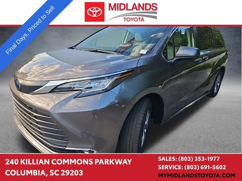 Used 2023 Toyota Sienna XLE FWD image 1