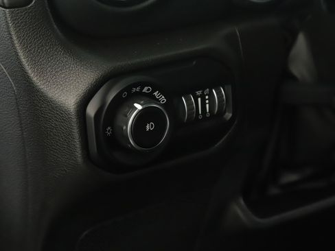 Used 2022 Jeep Wrangler Unlimited Sahara AWD/4WD image 9