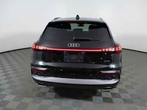 Certified 2025 Audi Q5 Premium w/ Convenience Package AWD/4WD image 4