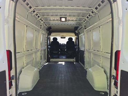 Used 2023 RAM ProMaster 2500 FWD image 13