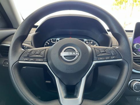 Used 2025 Nissan Altima 2.5 SV FWD image 29