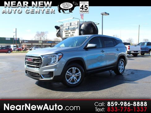 Used 2023 GMC Terrain SLE image 1