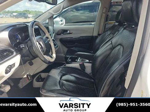 Used 2018 Chrysler Pacifica Limited w/ Advanced Safetytec Group FWD image 5