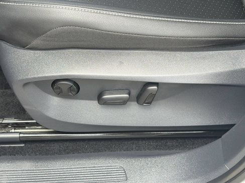 Certified 2023 Volkswagen Tiguan SE FWD image 10
