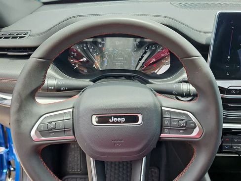 Used 2025 Jeep Compass Trailhawk AWD/4WD image 19