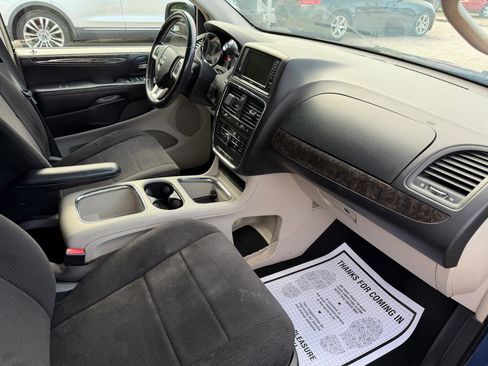 Used 2011 Dodge Grand Caravan Crew FWD image 9