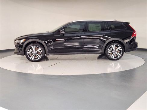 New 2026 Volvo V60 B5 Cross Country Plus w/ Protection Package Premier image 5