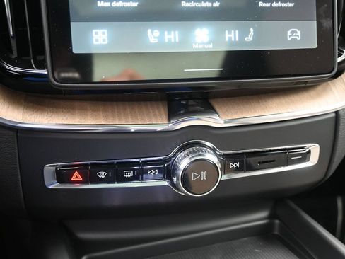 New 2026 Volvo XC60 B5 Plus w/ Protection Package Premier AWD/4WD image 15