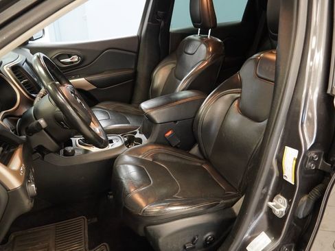 Used 2017 Jeep Cherokee Limited w/ Luxury Group image 3