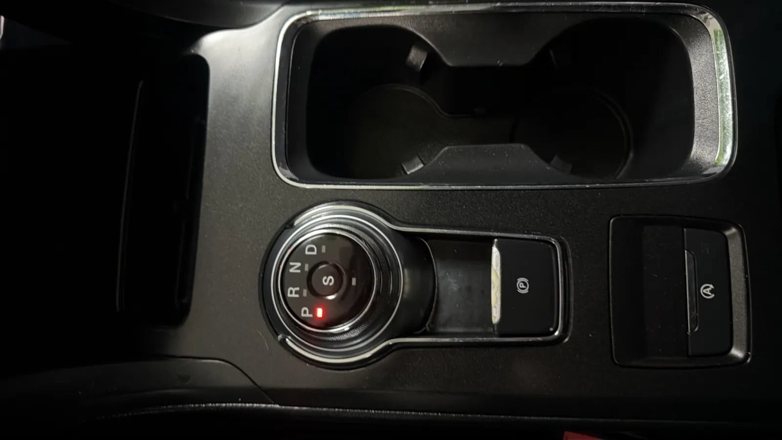 Used 2018 Ford Fusion SE w/ Equipment Group 201A FWD image 13