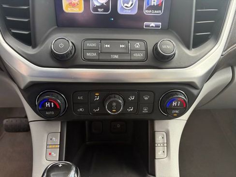 Used 2018 GMC Acadia SLT image 17