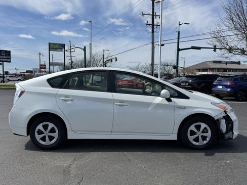 Used 2015 Toyota Prius Three image 17