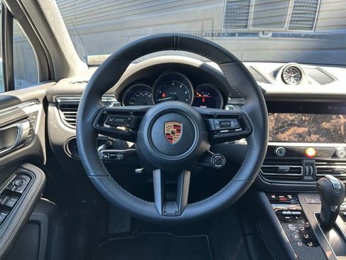 Certified 2026 Porsche Macan image 25