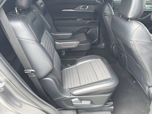 Used 2025 Ford Explorer ST-Line w/ Premium Package RWD image 18