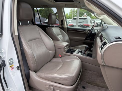 Used 2016 Lexus GX 460 Luxury AWD/4WD image 36