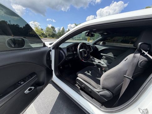 Used 2019 Dodge Challenger SXT RWD image 12