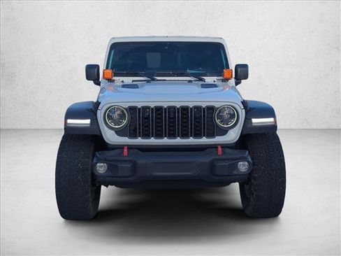 Used 2025 Jeep Gladiator Rubicon w/ Convenience Group image 2