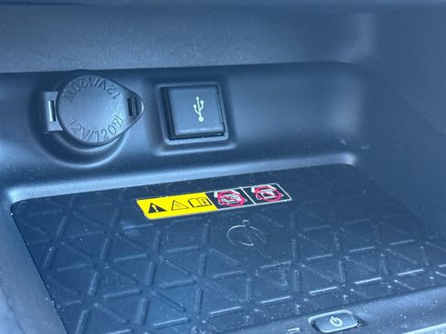 Certified 2022 Toyota RAV4 XSE AWD/4WD image 32