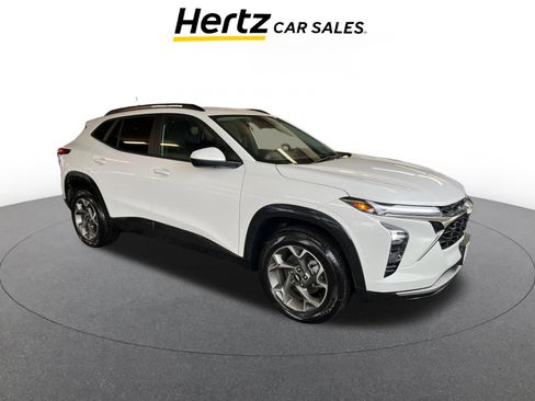 Used 2025 Chevrolet Trax LT image 1