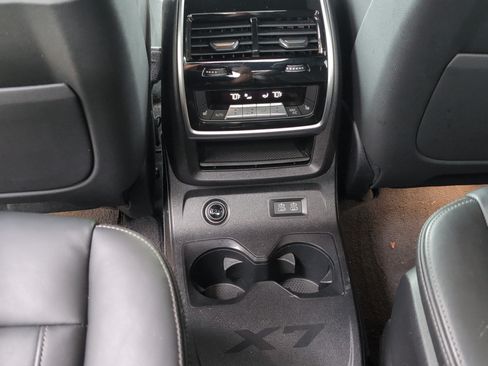 Used 2021 BMW X7 xDrive40i w/ M Sport Package AWD/4WD image 41