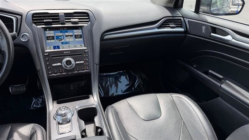 Used 2018 Ford Fusion Titanium AWD/4WD image 19