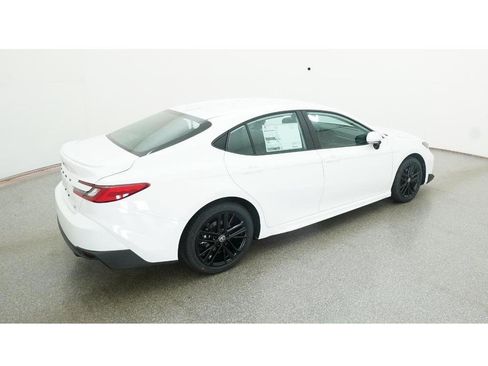 New 2026 Toyota Camry SE image 9