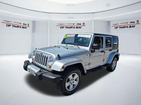 Used 2012 Jeep Wrangler Unlimited Sahara w/ Max Tow Pkg AWD/4WD image 2