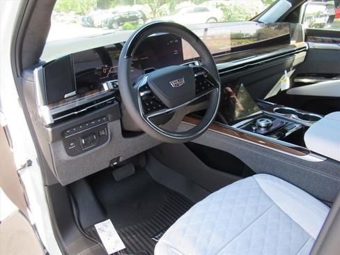 New 2026 Cadillac Escalade ESV Platinum Sport w/ LPO, ONYX Package image 16