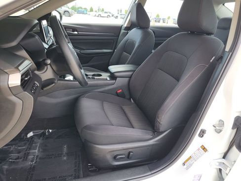 Used 2025 Nissan Altima 2.5 SV FWD image 12