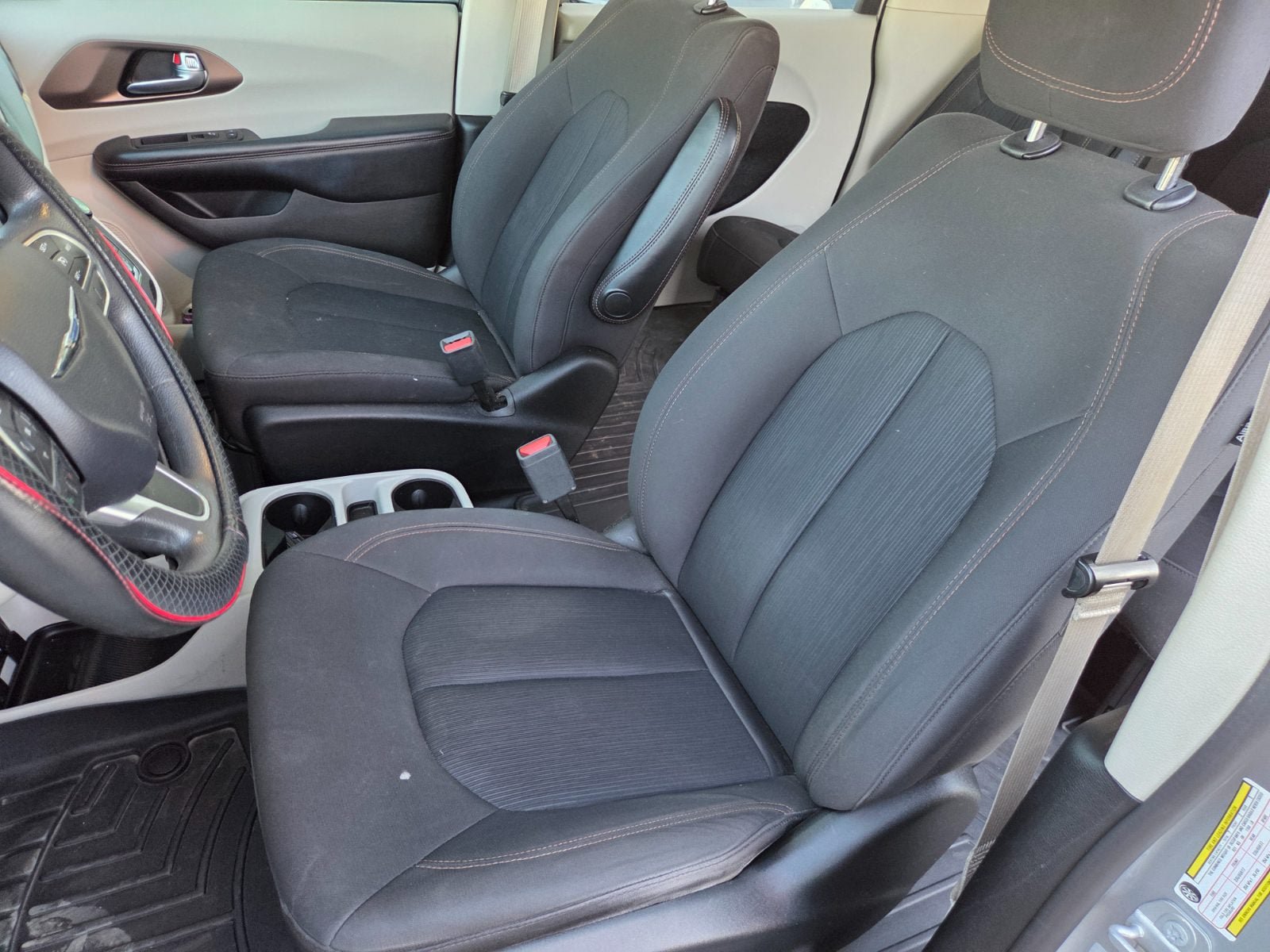 Used 2017 Chrysler Pacifica Touring FWD image 8