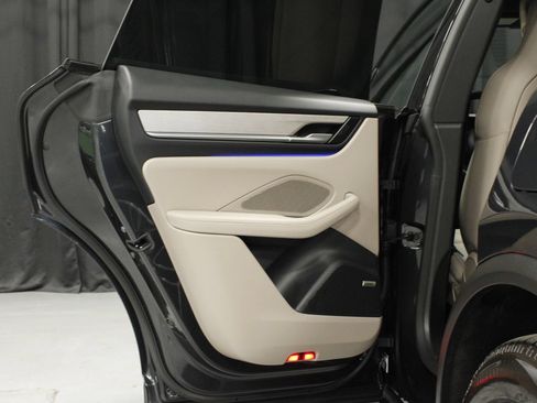 Certified 2025 Porsche Macan 4 Electric AWD/4WD image 13