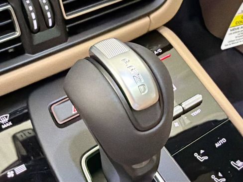 New 2026 Porsche Macan AWD/4WD image 18