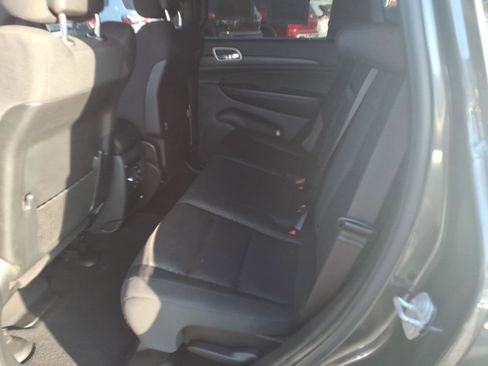 Used 2020 Jeep Grand Cherokee Laredo RWD image 8