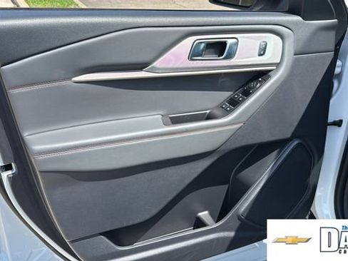 Used 2025 Ford Explorer Active RWD image 15