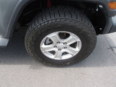 Used 2020 Jeep Wrangler Sport AWD/4WD image 13