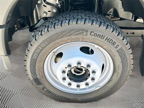 New 2025 Ford F550 4x4 Crew Cab image 17