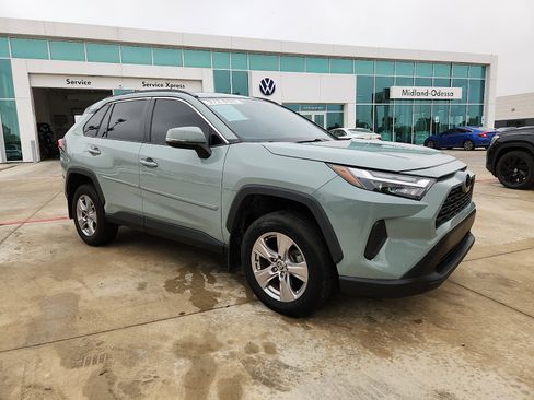 Used 2022 Toyota RAV4 XLE FWD image 8