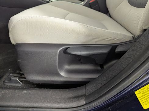 Used 2022 Toyota Corolla LE w/ Carpet Mat Package (TMS) image 13