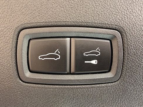 Used 2025 Porsche Cayenne image 25