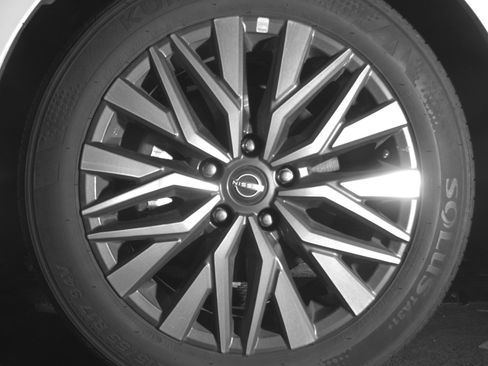 Used 2025 Nissan Altima 2.5 SV FWD image 12